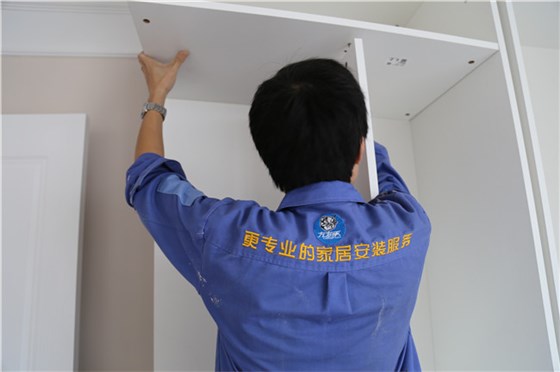 左右手，為您提供更專業(yè)的家具安裝服務