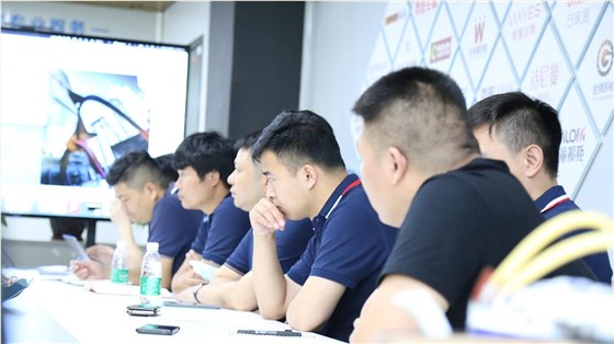 左右手研討會現(xiàn)場 左右手研討會現(xiàn)場