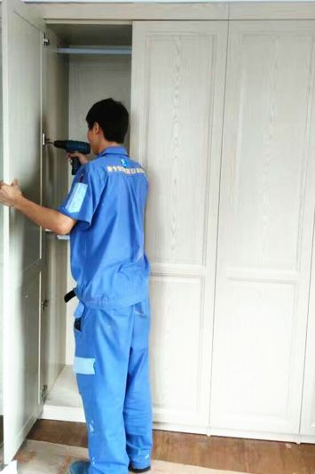 左右手安裝師傅告訴你，定制衣柜安裝需要注意這些