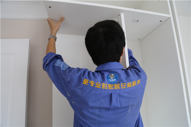 左右手，為您提供更專業(yè)的家具安裝服務(wù)