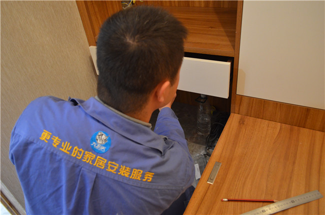 實(shí)木家具安裝技巧