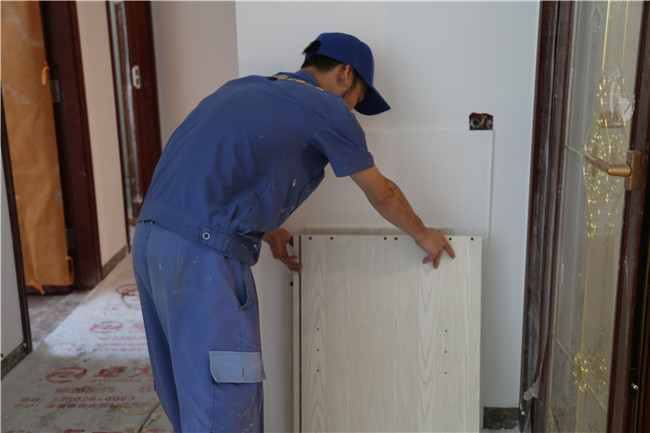 現(xiàn)場(chǎng)直擊辦公家具拆裝步驟，趕緊看過(guò)來(lái)