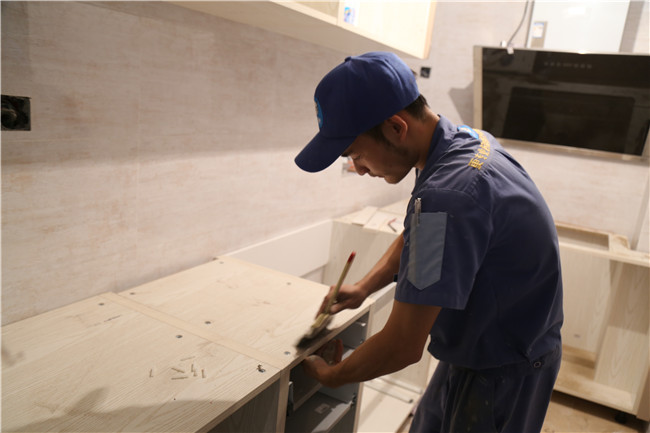 家具安裝服務(wù)公司爆出櫥柜臺面的驗收標(biāo)準(zhǔn)