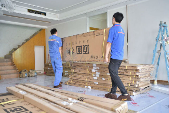 左右手家居安裝公司合作伙伴頂固敲鐘上市，定制家具上市公司再添強將！1