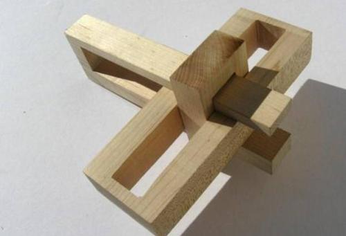 作為紅木家具的靈魂，榫卯的優(yōu)勢(shì)及保養(yǎng)維護(hù)