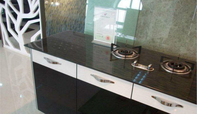 玻璃櫥柜臺面好不好，用玻璃做櫥柜臺面有哪些利弊？