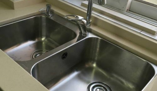 櫥柜臺(tái)下盆安裝教程，櫥柜臺(tái)下盆怎么安裝才牢固