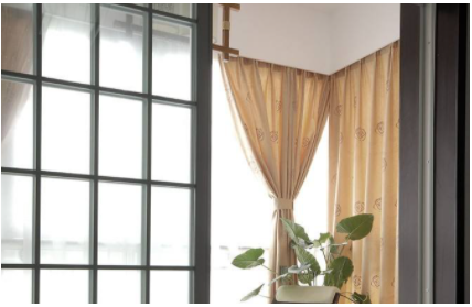 【定制隔熱窗簾】陽臺裝窗紗窗簾還是窗簾遮陽布好？