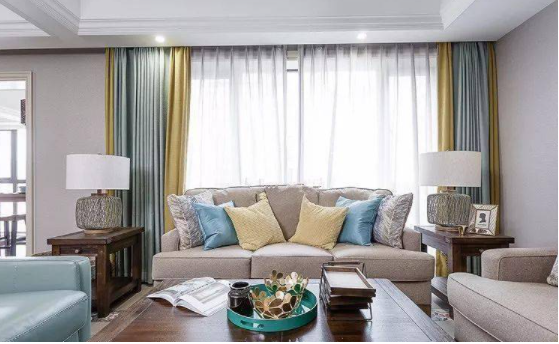 【家居窗簾布藝加盟】家庭輕奢風(fēng)格窗簾，家居布藝的軟裝搭配技巧