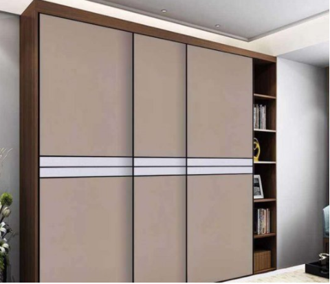 【定做整體衣柜加盟】一般衣柜門(mén)用什么材料，選購(gòu)衣柜門(mén)有哪些注意事項(xiàng)