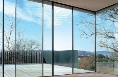 【家具安裝工招聘】在家具的選購(gòu)安裝中，玻璃和鋼化玻璃有什么不同之處