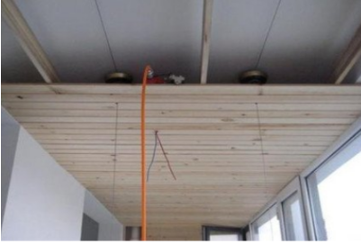 家裝過道吊頂設(shè)計：陽臺安裝有吊頂了還可以安裝晾衣架嗎？